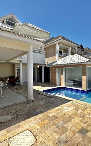 Casa de condomínio à venda com 290m², 6 quartos e 2 vagas Casa de condomínio à venda com 290m², 6 quartos e 2 vagasÁrea externa