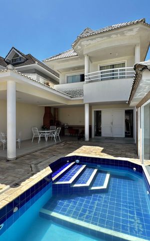 Casa de condomínio à venda com 290m², 6 quartos e 2 vagas Casa de condomínio à venda com 290m², 6 quartos e 2 vagasÁrea externa
