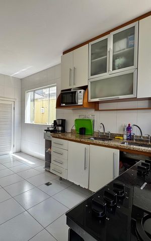 Casa de condomínio à venda com 290m², 6 quartos e 2 vagas Casa de condomínio à venda com 290m², 6 quartos e 2 vagasCozinha