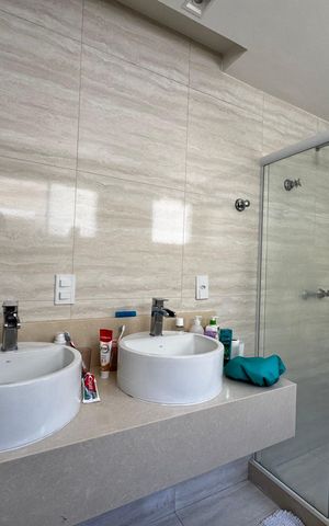 Casa de condomínio à venda com 290m², 6 quartos e 2 vagas Casa de condomínio à venda com 290m², 6 quartos e 2 vagasSuite 1 - Banheiro