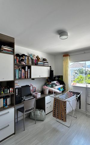 Casa de condomínio à venda com 290m², 6 quartos e 2 vagas Casa de condomínio à venda com 290m², 6 quartos e 2 vagasSuíte 2