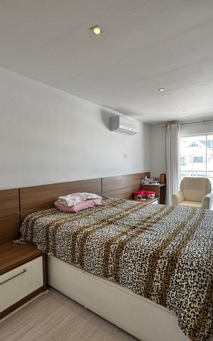 Casa de condomínio à venda com 290m², 6 quartos e 2 vagas Casa de condomínio à venda com 290m², 6 quartos e 2 vagasSuite 1