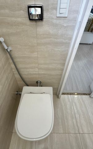 Casa de condomínio à venda com 290m², 6 quartos e 2 vagas Casa de condomínio à venda com 290m², 6 quartos e 2 vagasSuite 1 - Banheiro