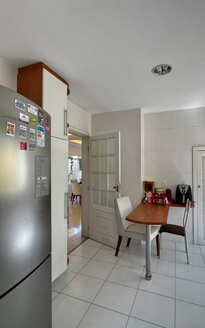 Casa de condomínio à venda com 290m², 6 quartos e 2 vagas Casa de condomínio à venda com 290m², 6 quartos e 2 vagasCozinha