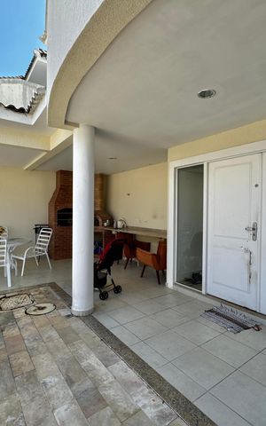 Casa de condomínio à venda com 290m², 6 quartos e 2 vagas Casa de condomínio à venda com 290m², 6 quartos e 2 vagasÁrea externa