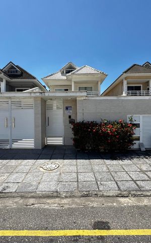 Casa de condomínio à venda com 290m², 6 quartos e 2 vagas Casa de condomínio à venda com 290m², 6 quartos e 2 vagasFachada