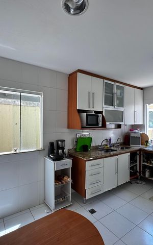 Casa de condomínio à venda com 290m², 6 quartos e 2 vagas Casa de condomínio à venda com 290m², 6 quartos e 2 vagasCozinha