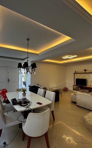 Casa de condomínio à venda com 290m², 6 quartos e 2 vagas Casa de condomínio à venda com 290m², 6 quartos e 2 vagasSala