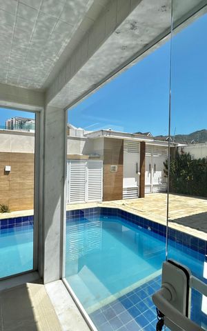 Casa de condomínio à venda com 290m², 6 quartos e 2 vagas Casa de condomínio à venda com 290m², 6 quartos e 2 vagasÁrea externa