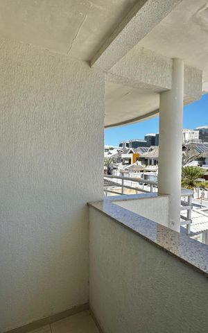 Casa de condomínio à venda com 290m², 6 quartos e 2 vagas Casa de condomínio à venda com 290m², 6 quartos e 2 vagasSuite 2 - Varanda