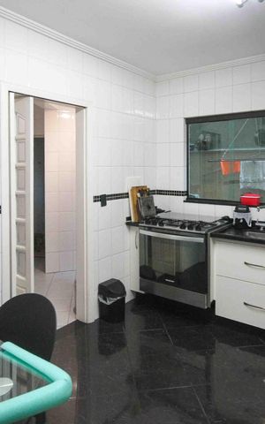 Casa à venda com 148m², 3 quartos e 2 vagas Casa à venda com 148m², 3 quartos e 2 vagasCozinha