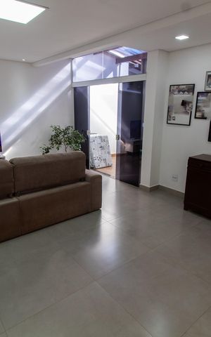 Casa à venda com 200m², 3 quartos e 4 vagas Casa à venda com 200m², 3 quartos e 4 vagasSALA