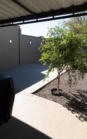 Casa à venda com 200m², 3 quartos e 4 vagas Casa à venda com 200m², 3 quartos e 4 vagasÁREA EXTERNA FUNDOS