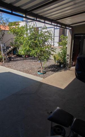 Casa à venda com 200m², 3 quartos e 4 vagas Casa à venda com 200m², 3 quartos e 4 vagasÁREA EXTERNA FUNDOS