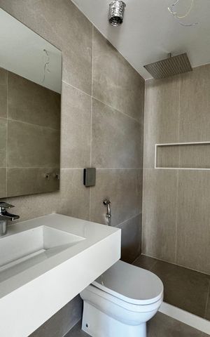 Casa de condomínio à venda com 230m², 3 quartos e 1 vaga Casa de condomínio à venda com 230m², 3 quartos e 1 vagaSuíte 3 - Banheiro Social