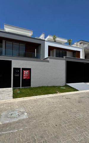 Casa de condomínio à venda com 230m², 3 quartos e 1 vaga Casa de condomínio à venda com 230m², 3 quartos e 1 vagaFachada