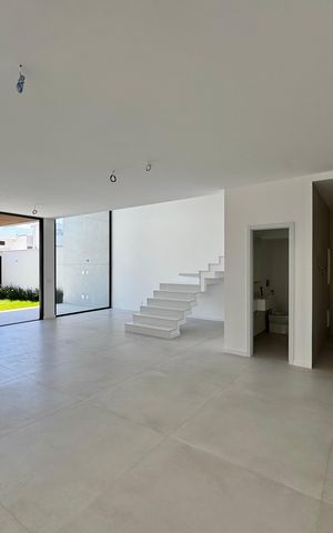 Casa de condomínio à venda com 230m², 3 quartos e 1 vaga Casa de condomínio à venda com 230m², 3 quartos e 1 vagaSala