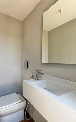 Casa de condomínio à venda com 230m², 3 quartos e 1 vaga Casa de condomínio à venda com 230m², 3 quartos e 1 vagaÁrea externa - Lavabo