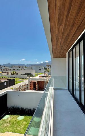 Casa de condomínio à venda com 230m², 3 quartos e 1 vaga Casa de condomínio à venda com 230m², 3 quartos e 1 vagaSuíte 1 - Varanda