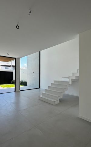 Casa de condomínio à venda com 230m², 3 quartos e 1 vaga Casa de condomínio à venda com 230m², 3 quartos e 1 vagaSala