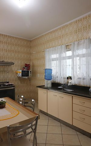 Casa à venda com 140m², 2 quartos e 2 vagasCozinha