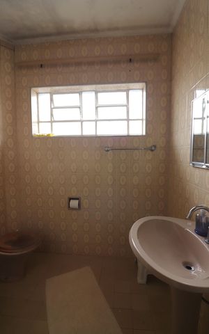 Casa à venda com 140m², 2 quartos e 2 vagasBanheiro Social