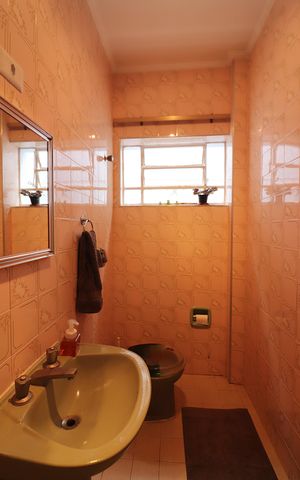 Casa à venda com 140m², 2 quartos e 2 vagasLavabo