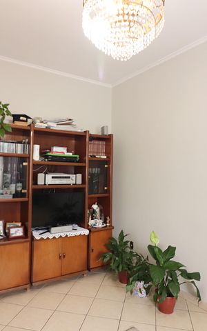 Casa à venda com 140m², 2 quartos e 2 vagasSala