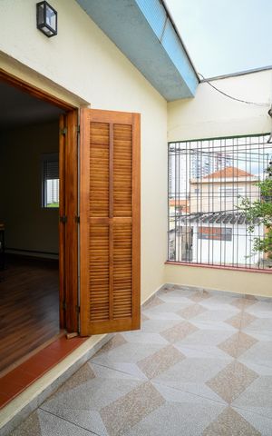 Casa à venda com 116m², 2 quartos e 6 vagas Casa à venda com 116m², 2 quartos e 6 vagasSacada Quarto 1