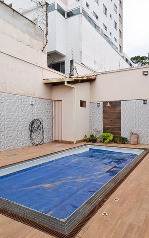 Casa à venda com 250m², 3 quartos e 4 vagas Casa à venda com 250m², 3 quartos e 4 vagasÁrea externa - Piscina