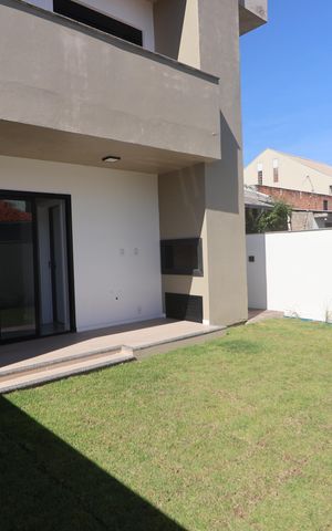 Casa à venda com 215m², 5 quartos e 2 vagasÁrea externa