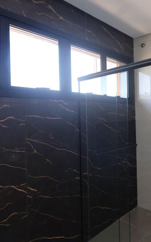Casa à venda com 215m², 5 quartos e 2 vagasBanheiro da Suíte