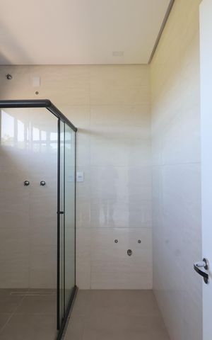 Casa à venda com 215m², 5 quartos e 2 vagasBanheiro da Suíte