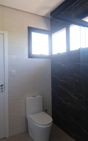 Casa à venda com 215m², 5 quartos e 2 vagasBanheiro da Suíte