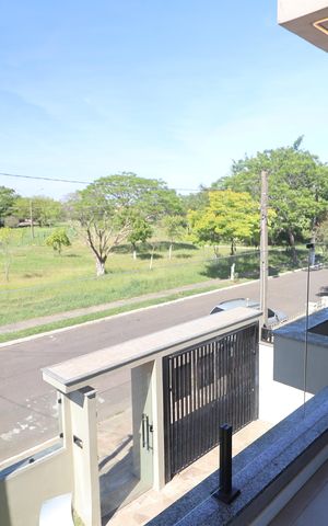 Casa à venda com 215m², 5 quartos e 2 vagasSacada 1