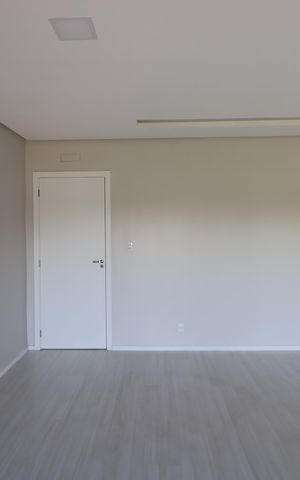 Casa à venda com 215m², 5 quartos e 2 vagasSuite