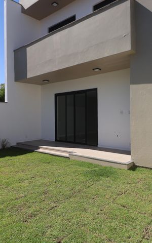 Casa à venda com 215m², 5 quartos e 2 vagasÁrea externa