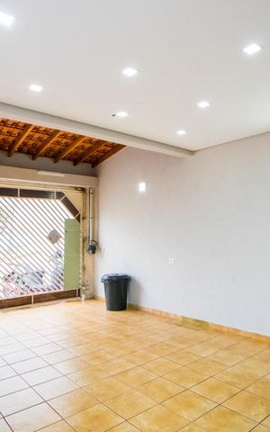 Casa à venda com 215m², 3 quartos e 2 vagas Casa à venda com 215m², 3 quartos e 2 vagasGaragem
