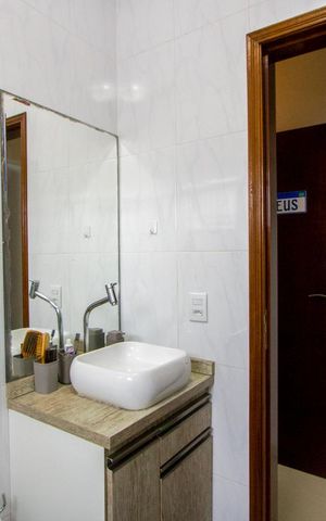Casa à venda com 215m², 3 quartos e 2 vagas Casa à venda com 215m², 3 quartos e 2 vagasBanheiro do quarto 2