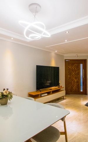 Casa à venda com 215m², 3 quartos e 2 vagas Casa à venda com 215m², 3 quartos e 2 vagasSala