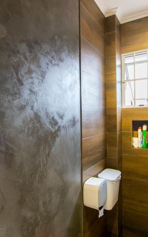 Casa à venda com 215m², 3 quartos e 2 vagas Casa à venda com 215m², 3 quartos e 2 vagasBanheiro social