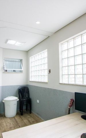 Casa à venda com 215m², 3 quartos e 2 vagas Casa à venda com 215m², 3 quartos e 2 vagasEscritório