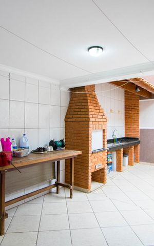 Casa à venda com 215m², 3 quartos e 2 vagas Casa à venda com 215m², 3 quartos e 2 vagasÁrea de serviço