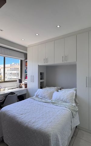 Apartamento à venda com 211m², 3 quartos e 2 vagas Apartamento à venda com 211m², 3 quartos e 2 vagasSuíte
