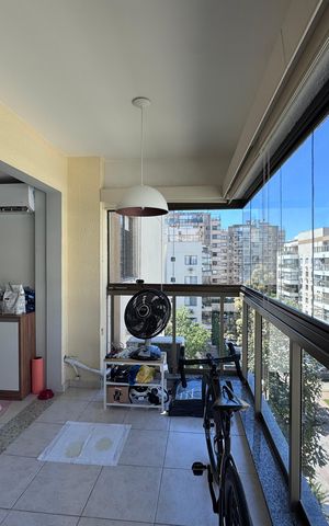 Apartamento à venda com 211m², 3 quartos e 2 vagas Apartamento à venda com 211m², 3 quartos e 2 vagasSala / Varanda