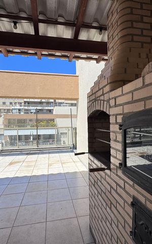 Apartamento à venda com 211m², 3 quartos e 2 vagas Apartamento à venda com 211m², 3 quartos e 2 vagasTerraço