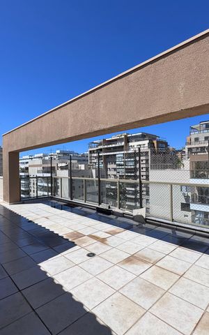 Apartamento à venda com 211m², 3 quartos e 2 vagas Apartamento à venda com 211m², 3 quartos e 2 vagasTerraço