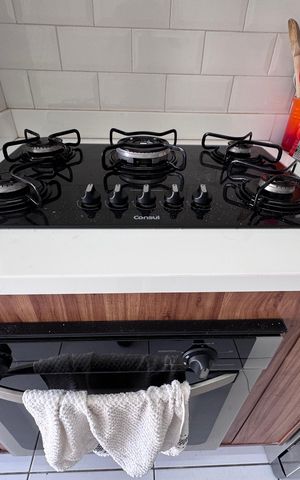Apartamento à venda com 211m², 3 quartos e 2 vagas Apartamento à venda com 211m², 3 quartos e 2 vagasCozinha e Área de Serviço