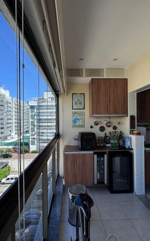 Apartamento à venda com 211m², 3 quartos e 2 vagas Apartamento à venda com 211m², 3 quartos e 2 vagasVaranda