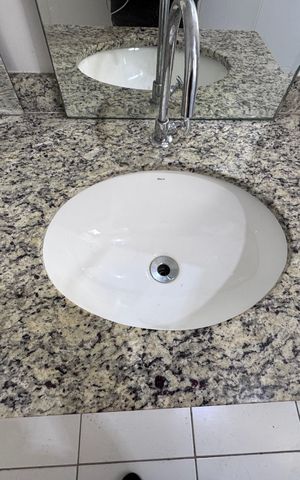 Apartamento à venda com 211m², 3 quartos e 2 vagas Apartamento à venda com 211m², 3 quartos e 2 vagasBanheiro Social - Segundo Andar